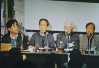 生前の平沢武彦さん（左）