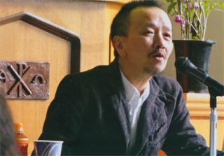 講演する蓮池透さん