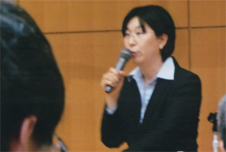 講演する庵逧（あんざこ）さん