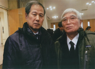 足立正生さんと