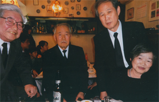 中央は兄貴。あとは、従姉妹です