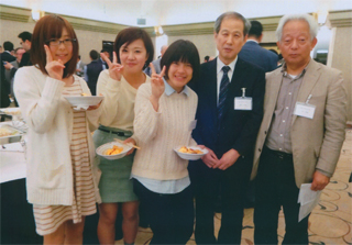 １回生（右）と52回生（左）