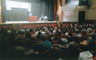 超満員の豊島公会堂