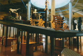 机が沢山あった