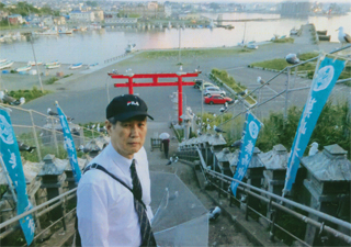 「蕪嶋神社」に登った所です