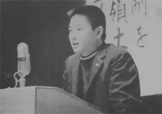 演説する森田必勝氏