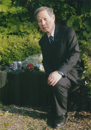 お墓は海と波を表してます