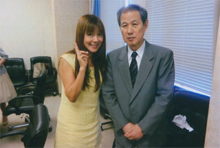 女優の白石まるみさんと