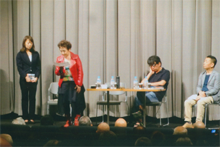 挨拶する加藤登紀子さん