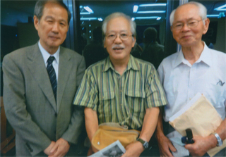 楠山忠之監督（中央）と