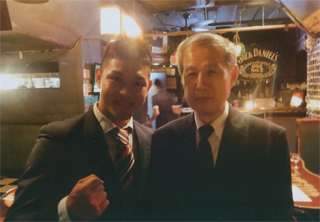 チャンピオンの谷山俊樹さんと