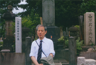 山岡鉄舟のお墓で。8/16