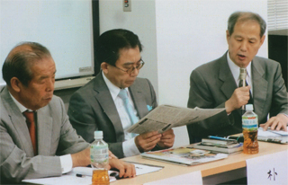 飛松五男さん、朴一さん、鈴木