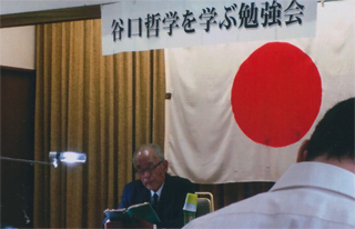 講演する森田先生