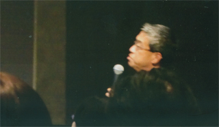 講演する大西洋さん