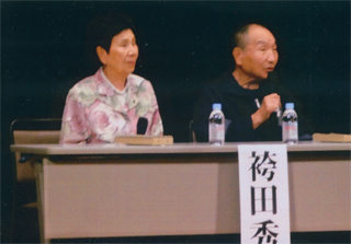 元気に挨拶する袴田巖さん。10/11