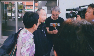 インタビューに答える袴田巖さん