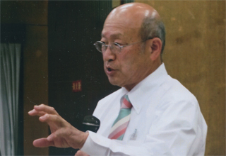 演説する三上元さん（湖西市長）