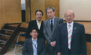 さいとうまことさん（前列）。近藤昭一さん。鈴木。三上元さん。10/13
