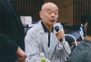 元気一杯に演説してました