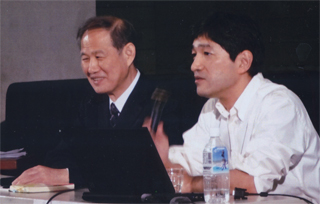 質問に答えながら、２人でトーク