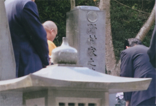 野村秋介さんのお墓で