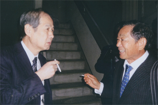 喫煙室で河野さんと