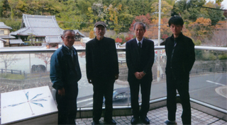 屋上から。正面は西光寺