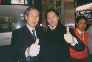 駅前で、トクマさんと会いました