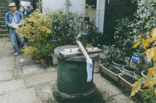 一葉が使った井戸です