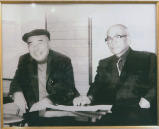 竹中労さん（左）、英太郎さん（右）