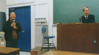 関野吉晴先生（左）と