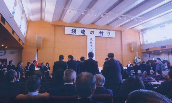 皆が、献花をしました