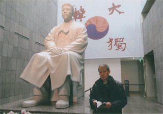 正面ロビーにも