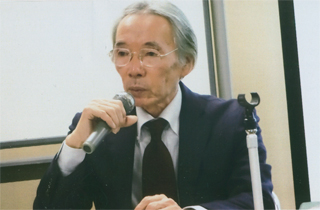 三島研で講演する片瀬氏