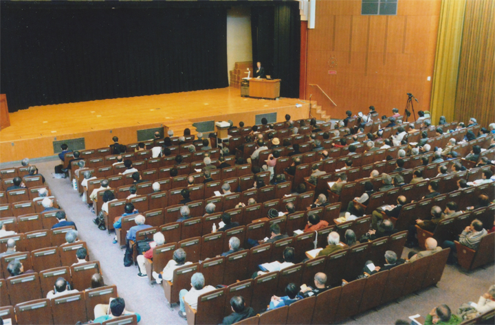立教大学タッカーホール