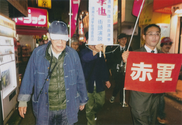 「赤軍」の旗を先頭に、遊説