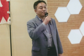 挨拶する土方愛さん