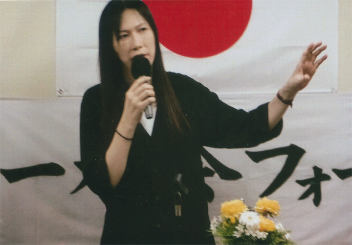 講演する田原牧さん。5/8