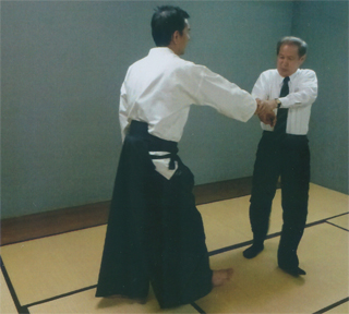 すぐ崩され、投げ捨てられました