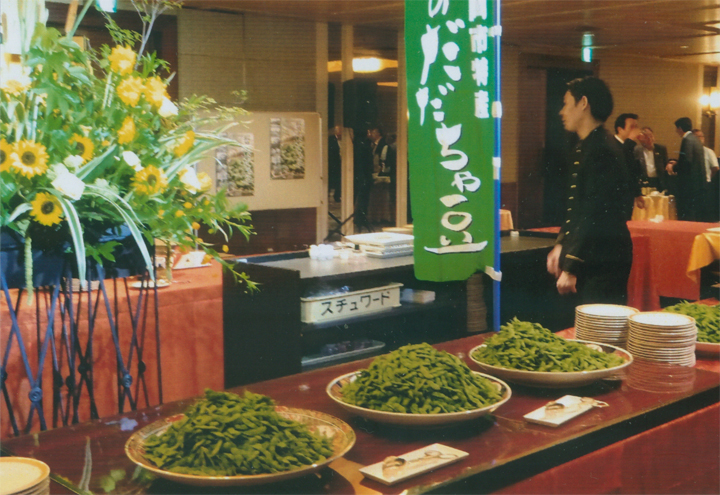 山と積まれた「だだちゃ豆」