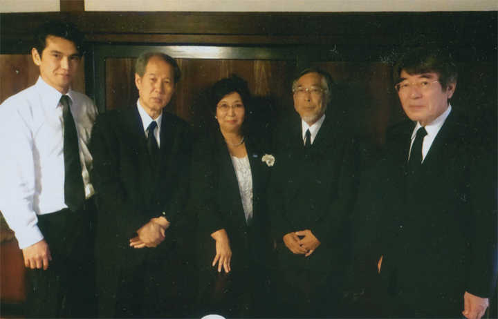 息子さん。鈴木。奥さん。伊藤氏。佐藤氏