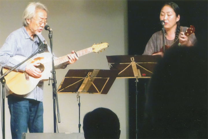 小室等さんと、こむろゆいさん