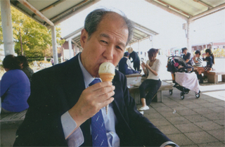 枝豆アイスを食べてます