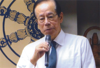 講演する福田康夫さん