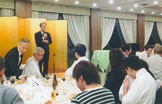 懇親会で挨拶