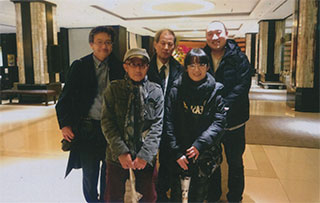 高橋夫妻も（右）