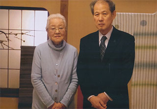 人間国宝の志村ふくみさんと