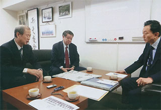 鳩山由紀夫さん、木村三浩氏と