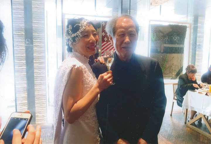 花嫁の父親役で出席